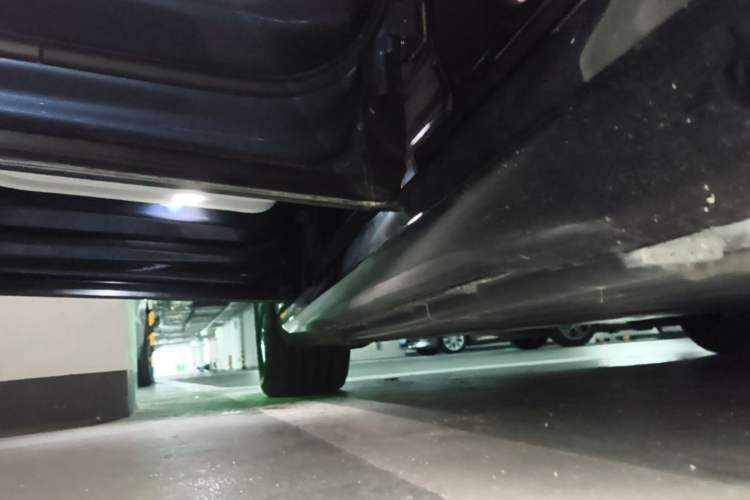 Used Mercedes-Benz EQE 2022 350 Luxury Edition Left Side Sill
