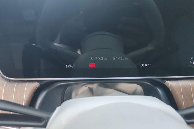 Used Mercedes-Benz EQE 2022 350 Luxury Edition Odometer Close Up