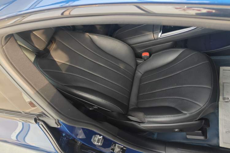 Used Mercedes-Benz EQE 2022 350 First Edition Special Version Right Front Seat