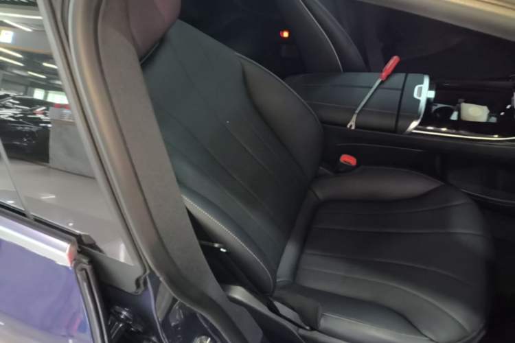 Used Mercedes-Benz EQE 2022 350 Luxury Edition Right Front Seat