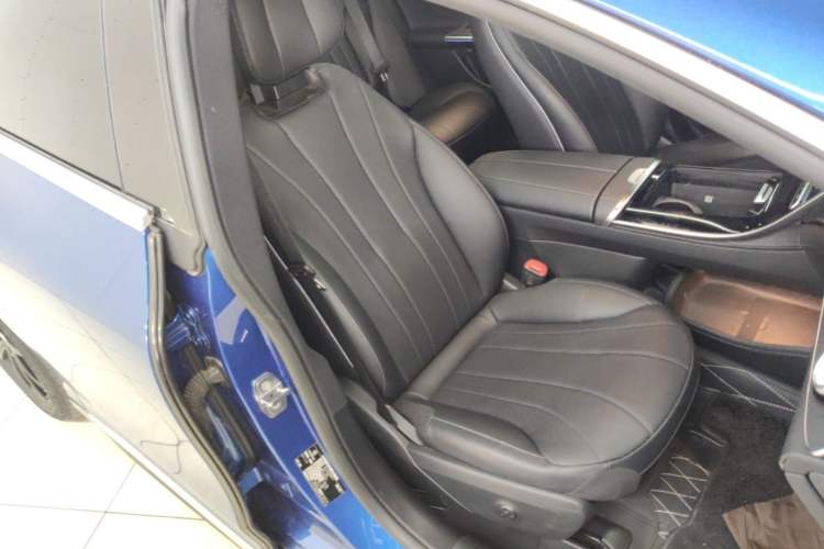 Used Mercedes-Benz EQE 2022 350 Pioneer Edition Right Front Seat