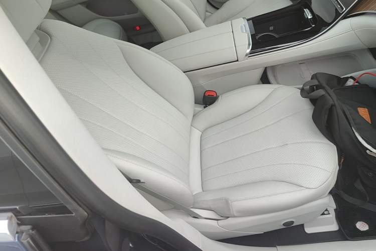 Used Mercedes-Benz EQE 2022 350 Pioneer Edition Right Front Seat