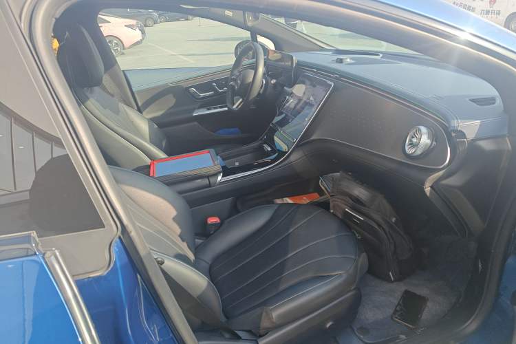Used Mercedes-Benz EQE 2022 350 First Edition Special Version Right Front Seat