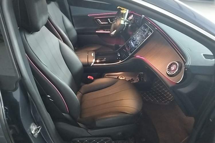 Used Mercedes-Benz EQE 2022 350 Luxury Edition Right Front Seat