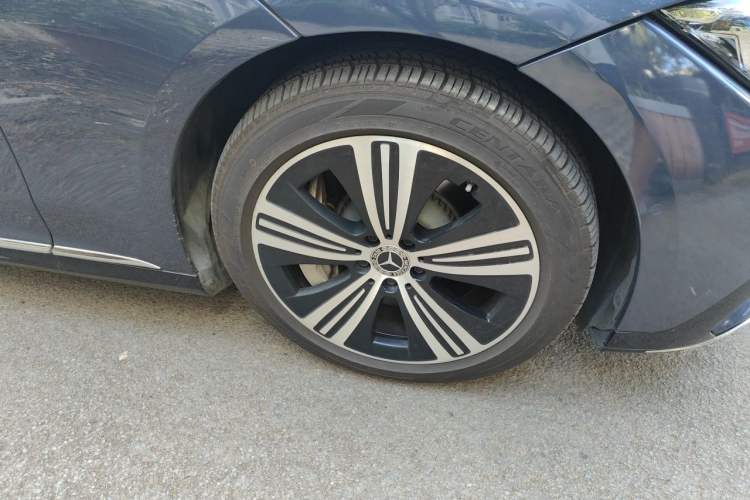 Used Mercedes-Benz EQE 2022 350 Luxury Edition Right Front Wheel Hub