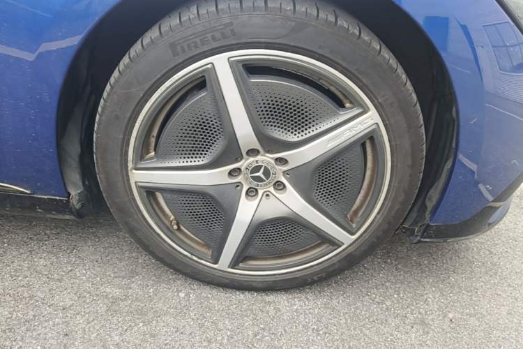 Used Mercedes-Benz EQE 2022 350 First Edition Special Version Right Front Wheel Hub