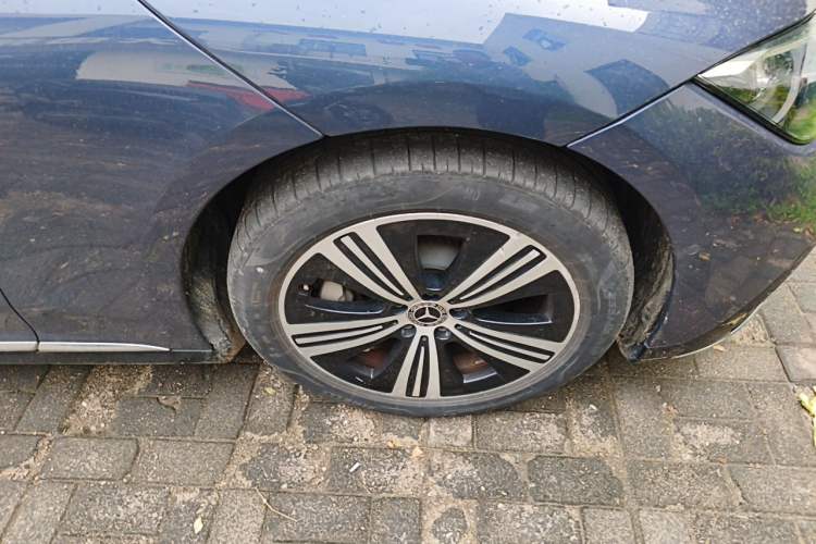 Used Mercedes-Benz EQE 2022 350 Luxury Edition Right Front Wheel Hub