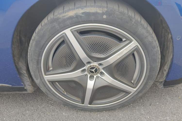 Used Mercedes-Benz EQE 2022 350 First Edition Special Version Right Front Wheel Hub