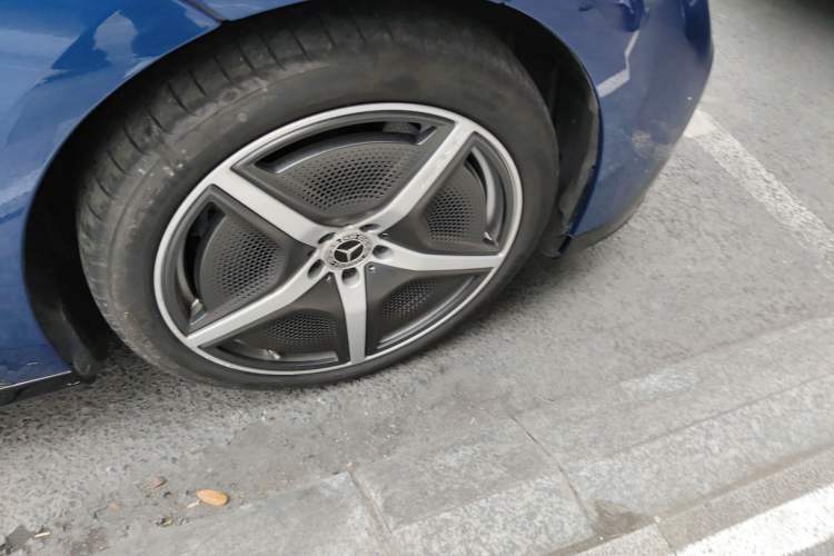 Used Mercedes-Benz EQE 2022 350 First Edition Special Version Right Front Wheel Hub