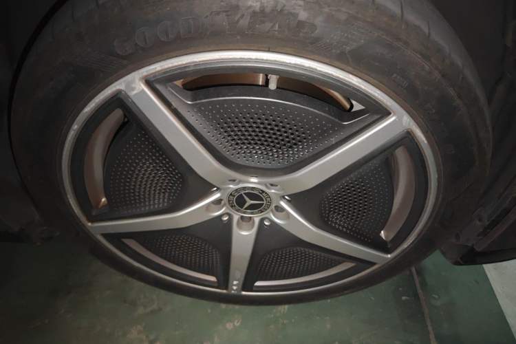 Used Mercedes-Benz EQE 2022 350 First Edition Special Version Right Front Wheel Hub