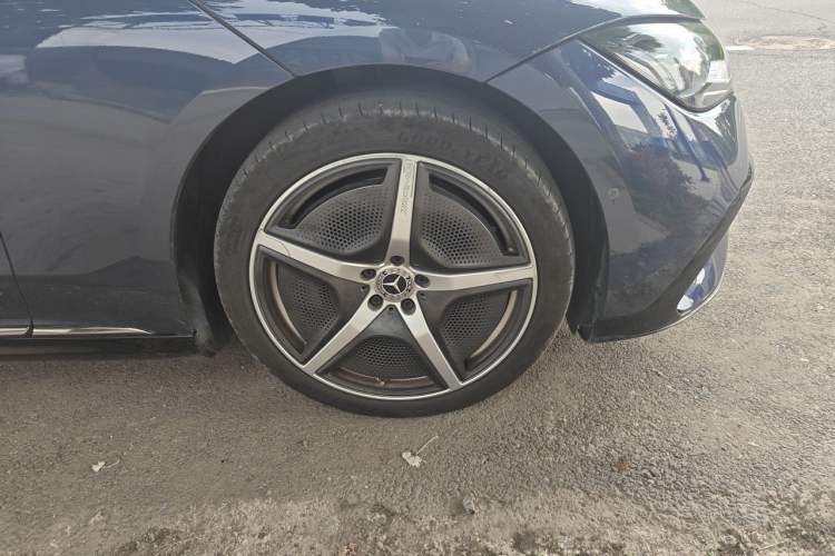 Used Mercedes-Benz EQE 2022 350 First Edition Special Version Right Front Wheel Hub