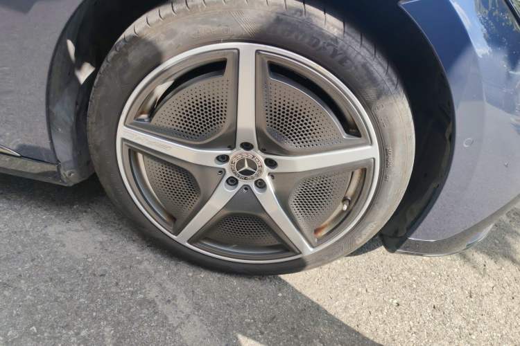 Used Mercedes-Benz EQE 2022 350 First Edition Special Version Right Front Wheel Hub