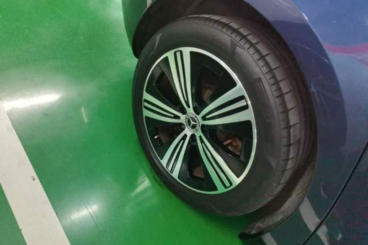 Used Mercedes-Benz EQE 2022 350 Luxury Edition Right Rear Wheel Hub