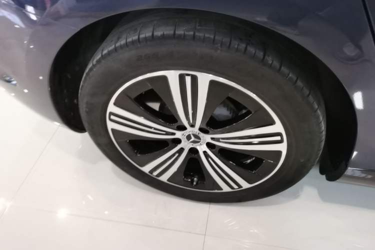 Used Mercedes-Benz EQE 2022 350 Luxury Edition Right Rear Wheel Hub