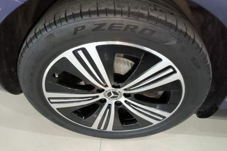 Used Mercedes-Benz EQE 2022 350 Luxury Edition Right Rear Wheel Hub