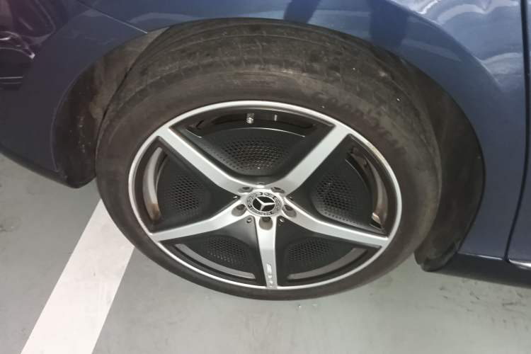 Used Mercedes-Benz EQE 2022 350 First Edition Special Version Right Rear Wheel Hub