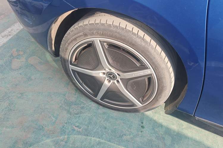 Used Mercedes-Benz EQE 2022 350 First Edition Special Version Right Rear Wheel Hub
