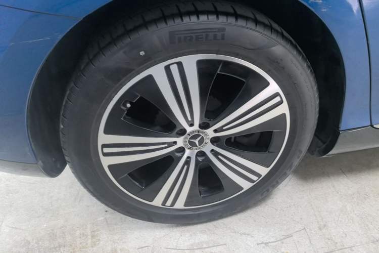 Used Mercedes-Benz EQE 2022 350 Luxury Edition Right Rear Wheel Hub