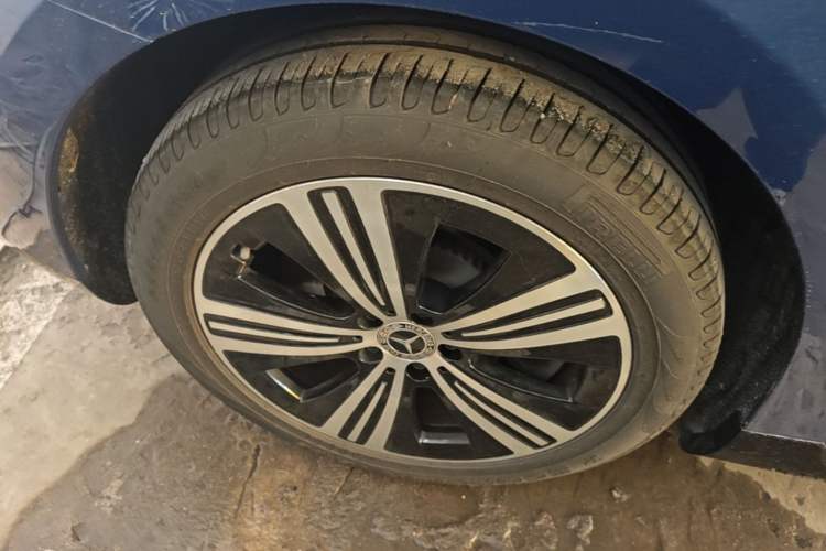 Used Mercedes-Benz EQE 2022 350 Luxury Edition Right Rear Wheel Hub