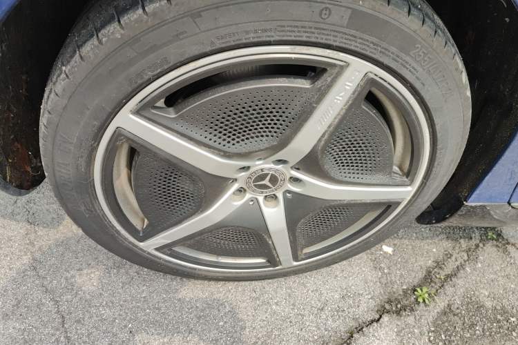 Used Mercedes-Benz EQE 2022 350 First Edition Special Version Right Rear Wheel Hub