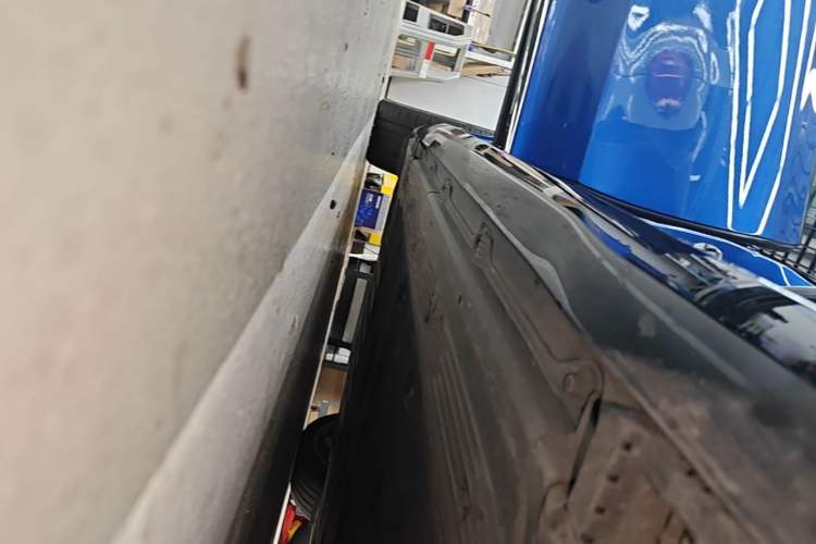 Used Mercedes-Benz EQE 2022 350 First Edition Special Version Right Side Sill