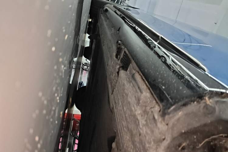 Used Mercedes-Benz EQE 2022 350 Luxury Edition Right Side Sill