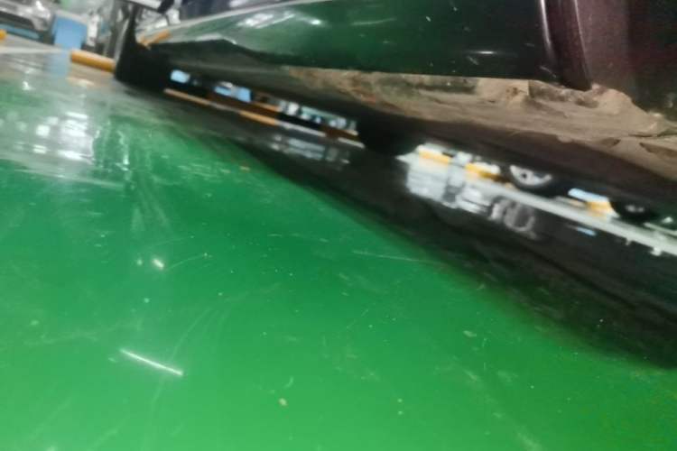 Used Mercedes-Benz EQE 2022 350 Luxury Edition Right Side Sill