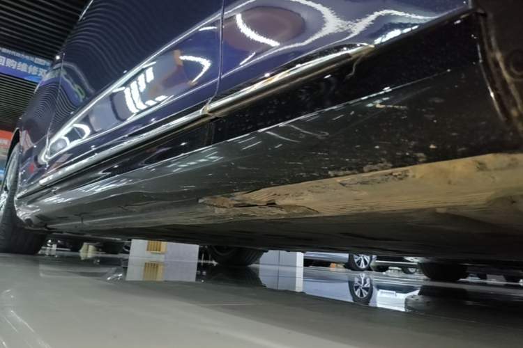 Used Mercedes-Benz EQE 2022 350 Luxury Edition Right Side Sill