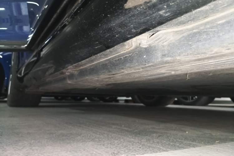 Used Mercedes-Benz EQE 2022 350 First Edition Special Version Right Side Sill