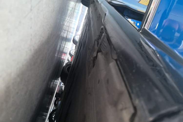 Used Mercedes-Benz EQE 2022 350 Luxury Edition Right Side Sill