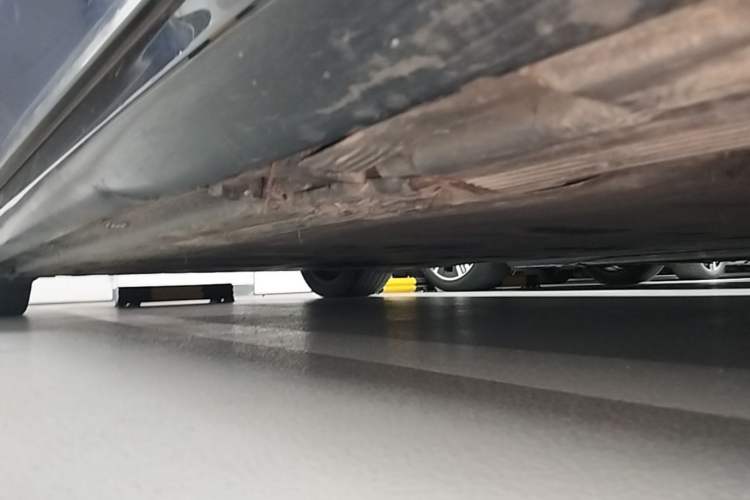 Used Mercedes-Benz EQE 2022 350 Luxury Edition Right Side Sill