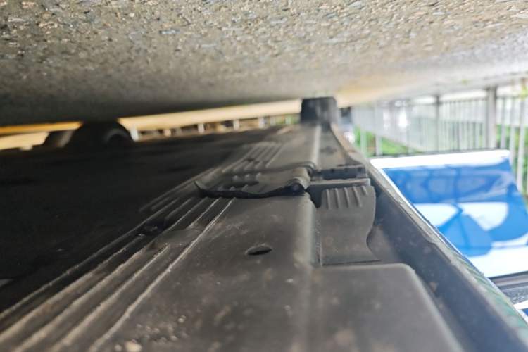 Used Mercedes-Benz EQE 2022 350 Luxury Edition Right Side Sill