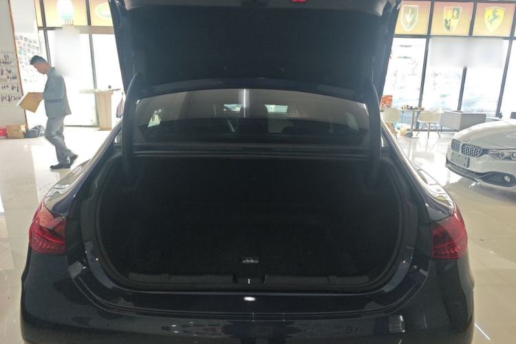 Used Mercedes-Benz EQE 2022 350 Luxury Edition Trunk