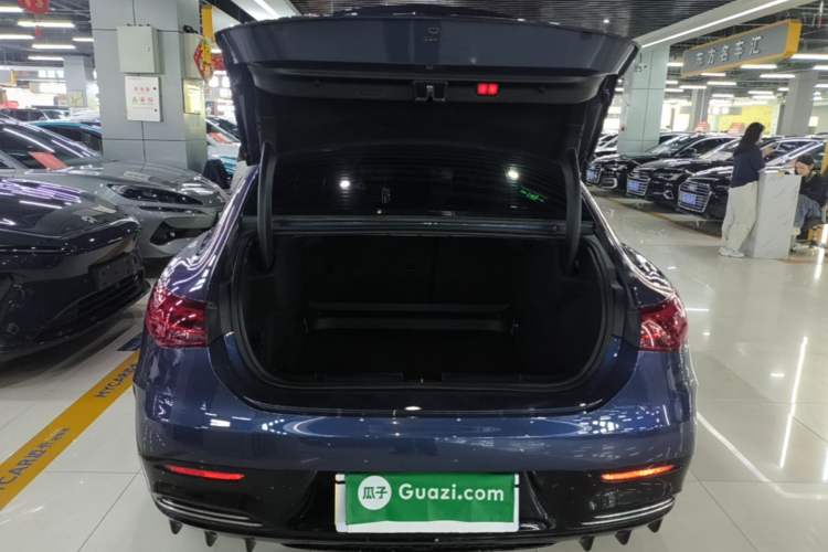 Used Mercedes-Benz EQE 2022 350 Luxury Edition Trunk