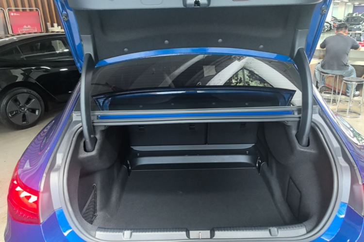 Used Mercedes-Benz EQE 2022 350 Luxury Edition Trunk