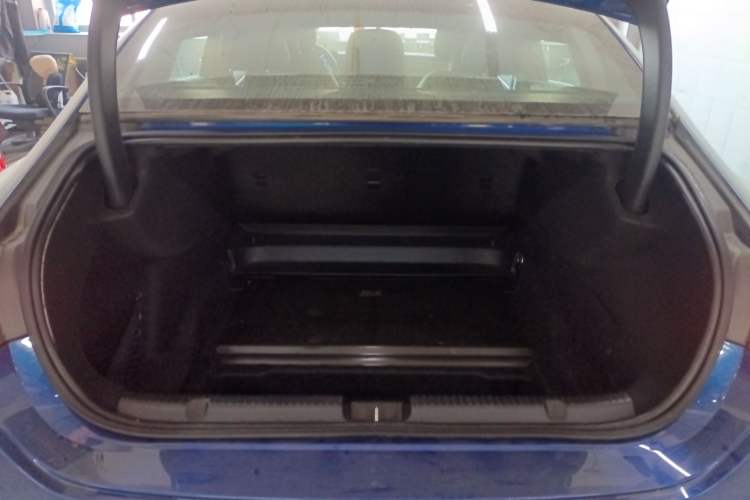 Used Mercedes-Benz EQE 2022 350 Luxury Edition Trunk