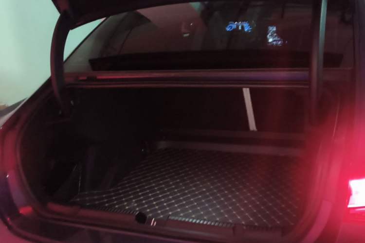 Used Mercedes-Benz EQE 2022 350 Luxury Edition Trunk