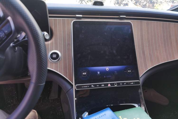 Used Mercedes-Benz EQE 2022 350 Pioneer Edition Audio And AC Panel