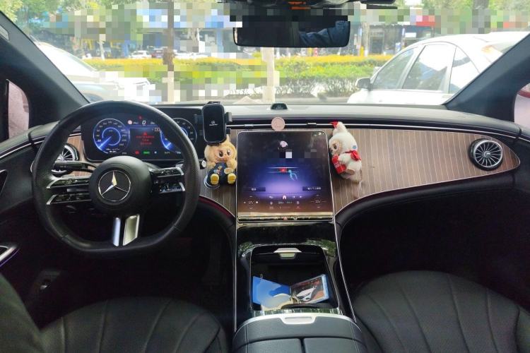Used Mercedes-Benz EQE 2022 350 Luxury Edition Center Console