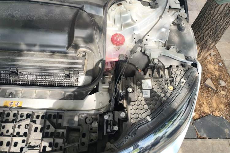 Used Mercedes-Benz EQE 2022 350 Luxury Edition Engine Bay Left