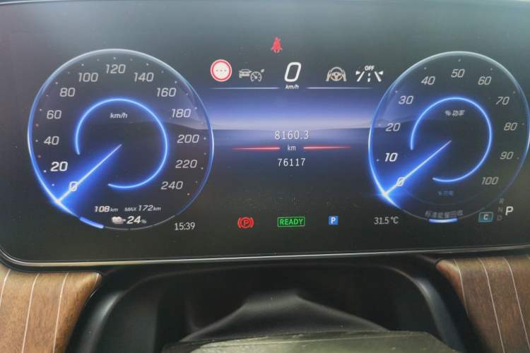 Used Mercedes-Benz EQE 2022 350 Luxury Edition Odometer Close Up