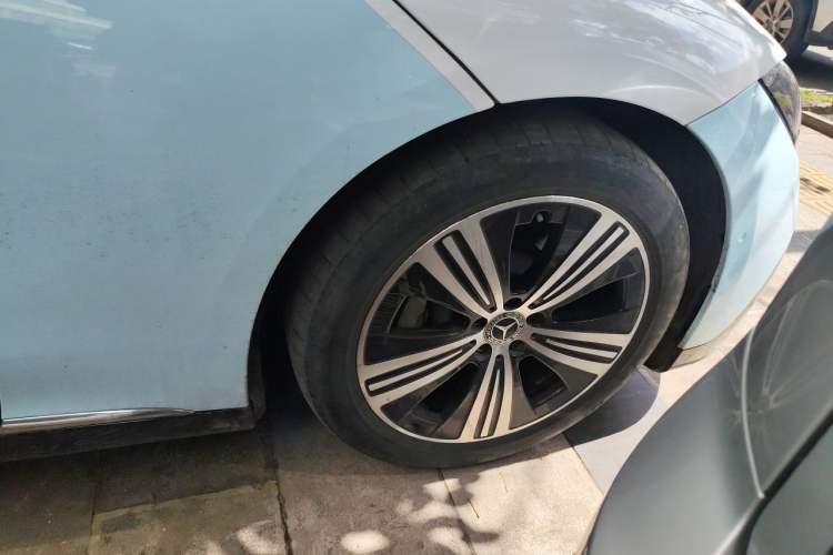 Used Mercedes-Benz EQE 2022 350 Luxury Edition Right Front Wheel Hub