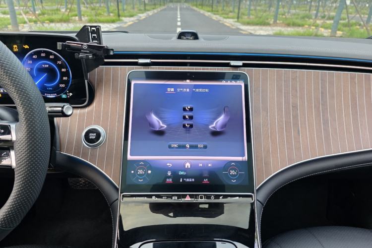 Used Mercedes-Benz EQE 2022 350 Luxury Edition Audio And AC Panel