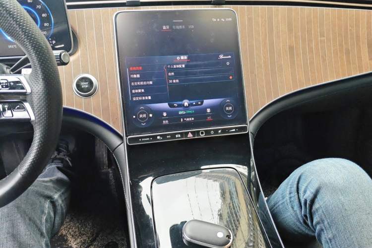 Used Mercedes-Benz EQE 2022 350 Pioneer Edition Audio And AC Panel