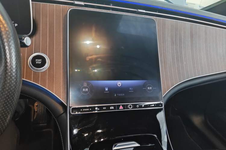 Used Mercedes-Benz EQE 2022 350 Luxury Edition Audio And AC Panel