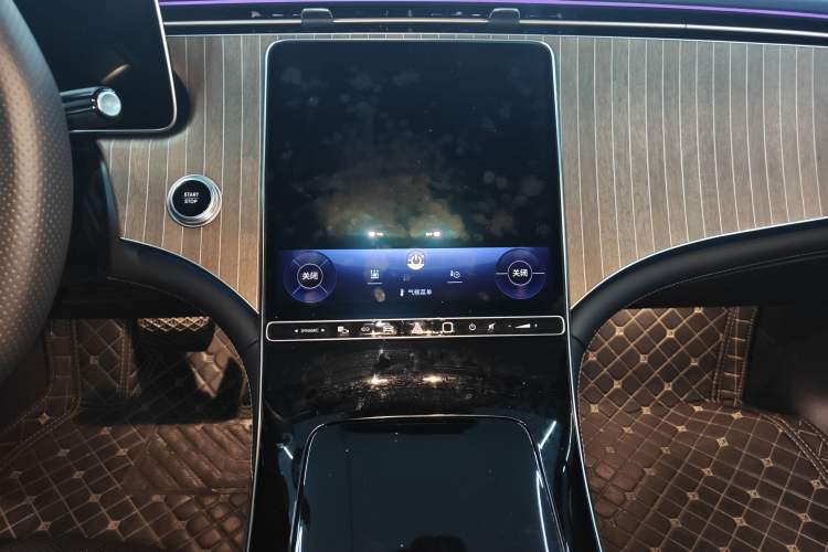 Used Mercedes-Benz EQE 2022 350 Luxury Edition Audio And AC Panel