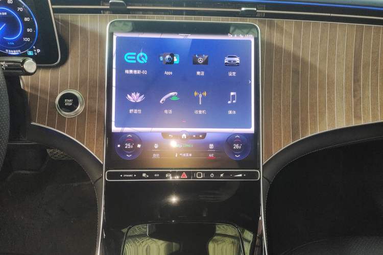 Used Mercedes-Benz EQE 2022 350 Luxury Edition Audio And AC Panel