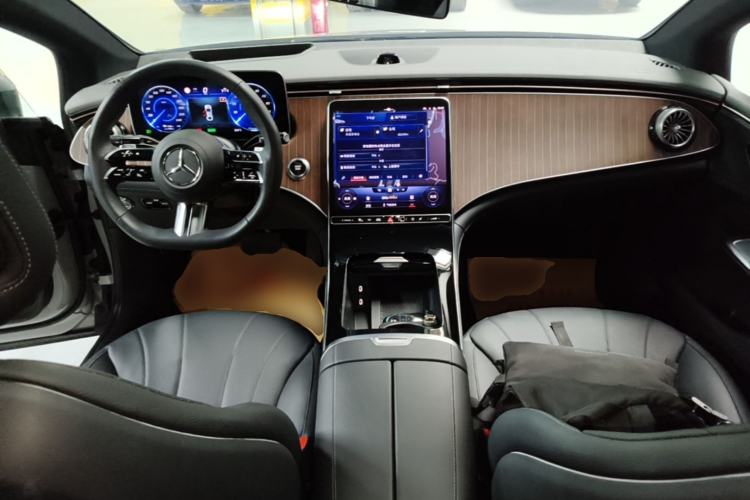Used Mercedes-Benz EQE 2022 350 Luxury Edition Center Console