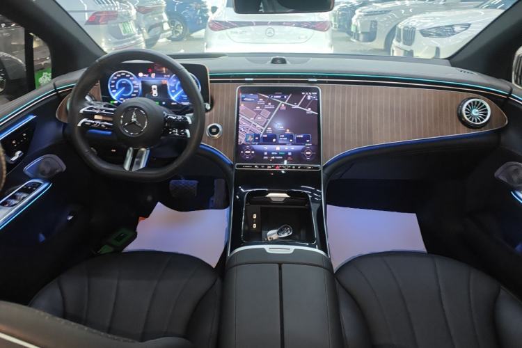Used Mercedes-Benz EQE 2022 350 Luxury Edition Center Console