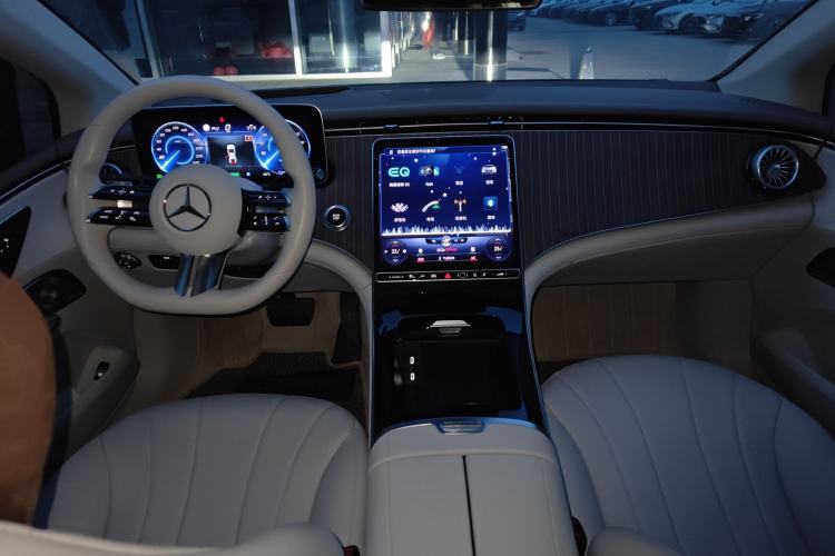 Used Mercedes-Benz EQE 2022 350 Luxury Edition Center Console